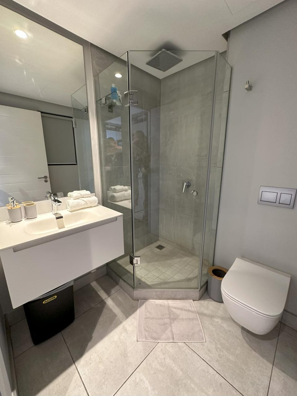 16onBree 1311 Studio in Central Cape Town, Wi-Fi, pool, free parking Apartment in Cape Town