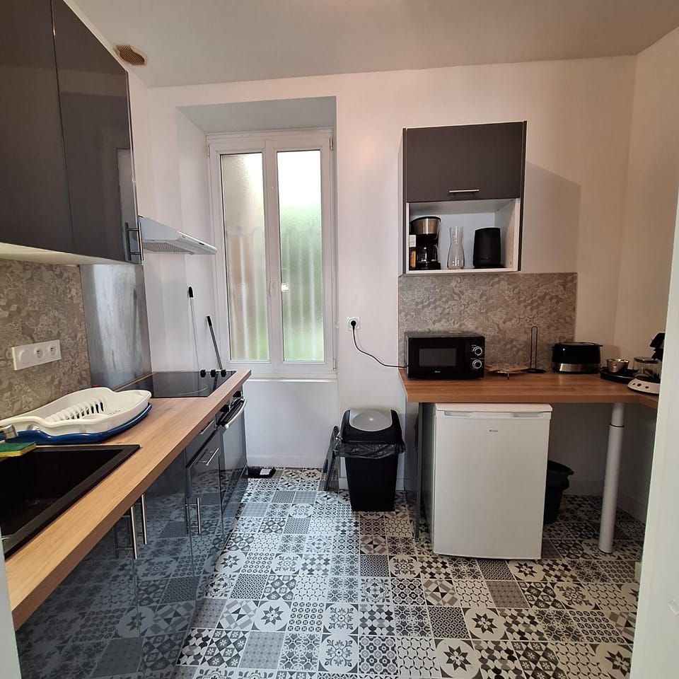 Kitchen or kitchenette, stove, kitchen