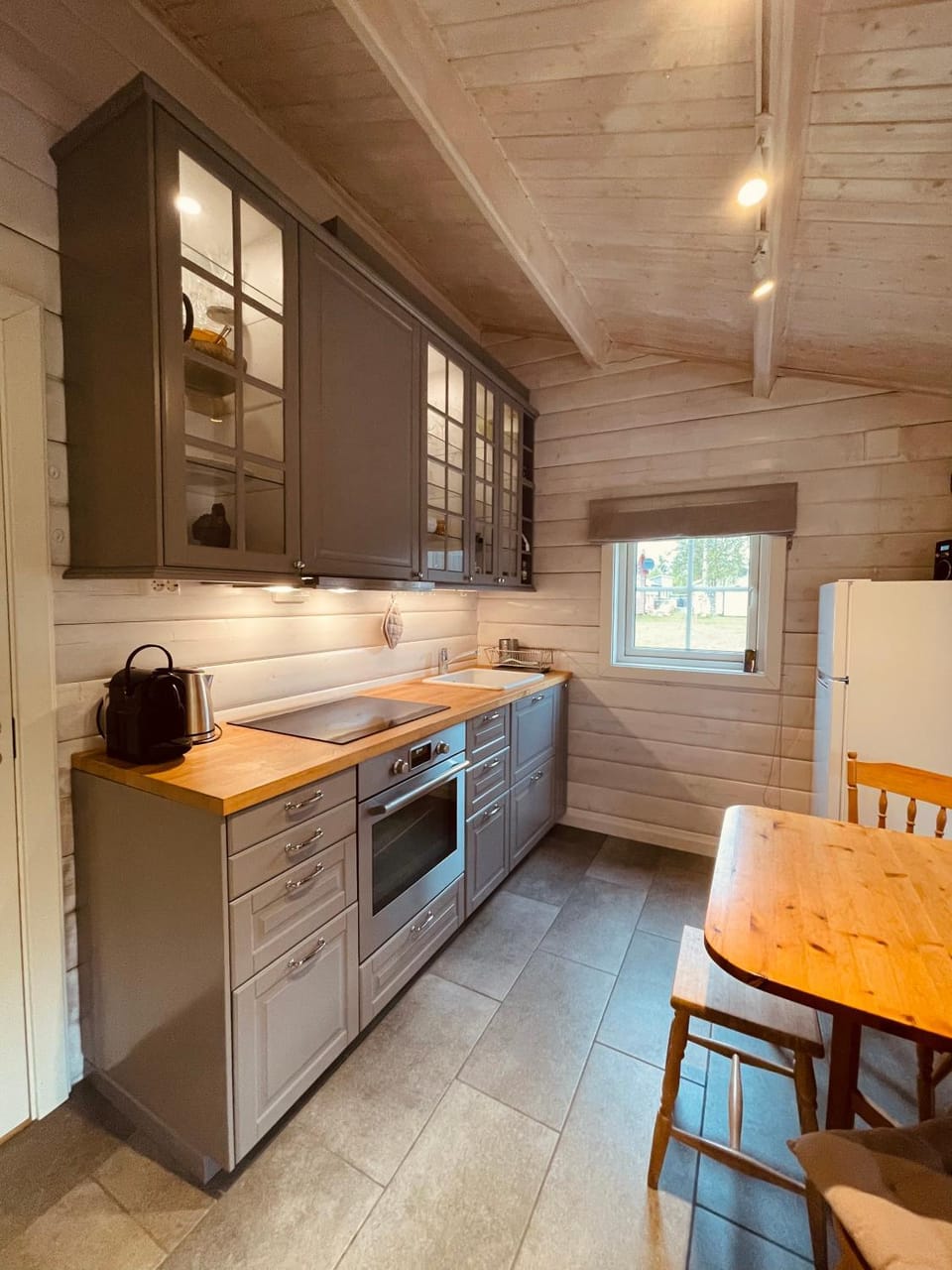 Kitchen or kitchenette, Dining area, stove