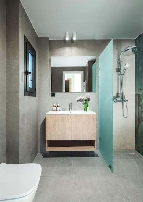 The Meta Stay-Rooftop Access Sunny Suite Apartment in Athens