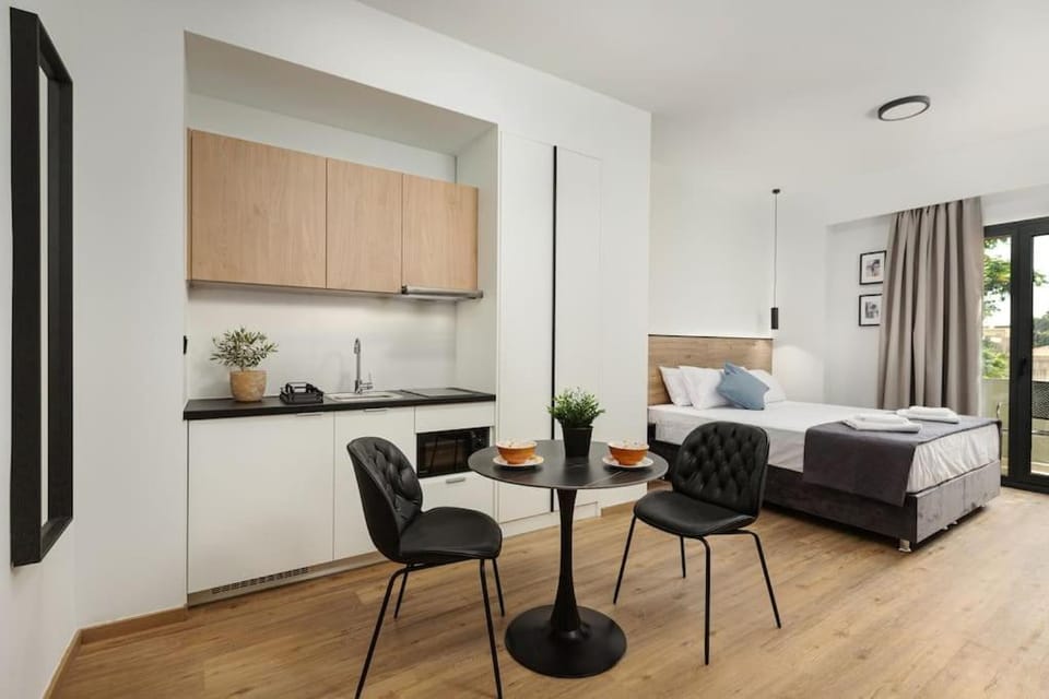 The Meta Stay-Rooftop Access Sunny Suite Apartment in Athens