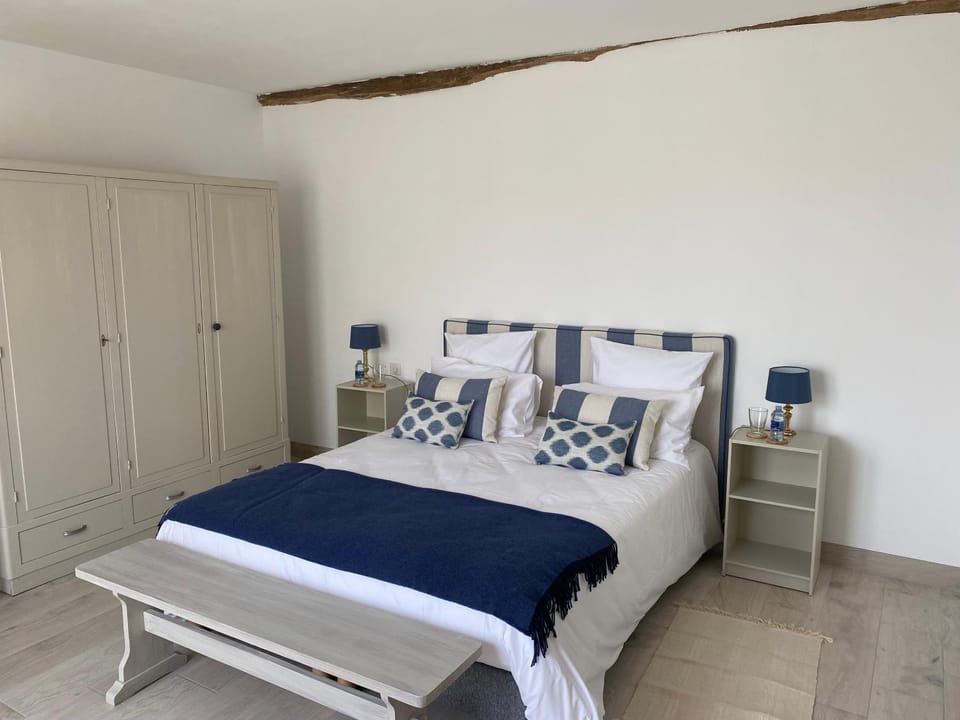 Bedroom, wardrobe