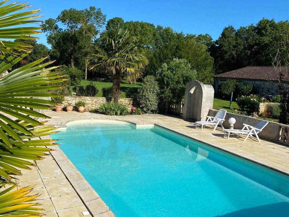 Swimming pool, sunbed