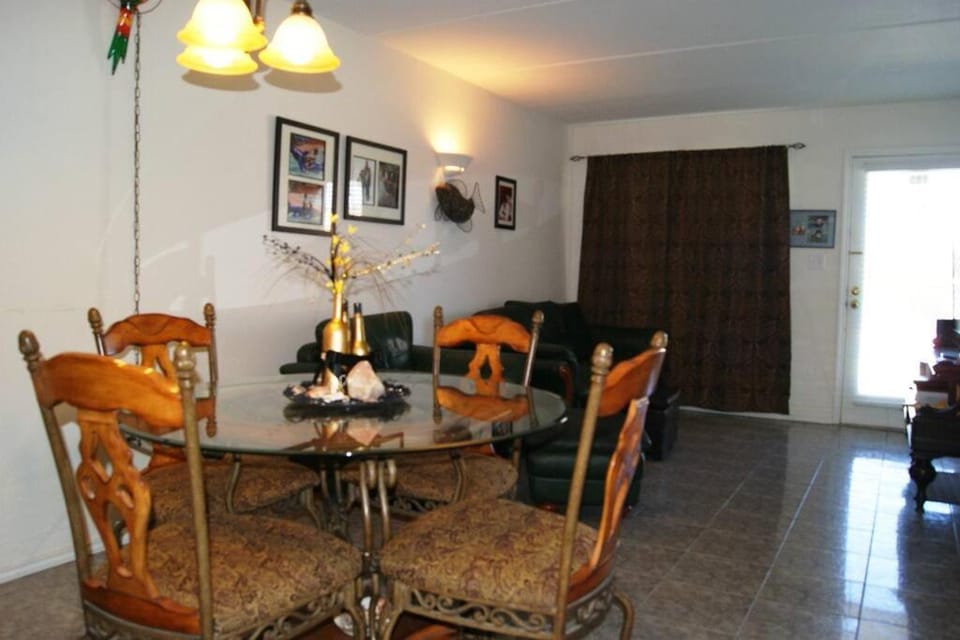 Parklane #105 2-3 minute walk to beach access Apartment in South Padre Island