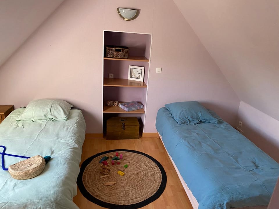 Bed, Photo of the whole room, Bedroom