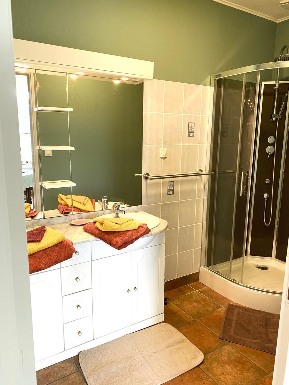 Shower, Bathroom, towels