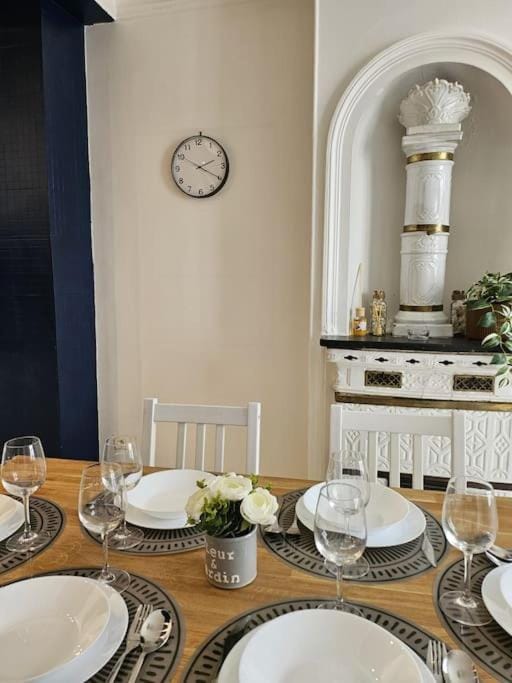 Charmant Nice appartement 5 personnes people max Apartment in Paris