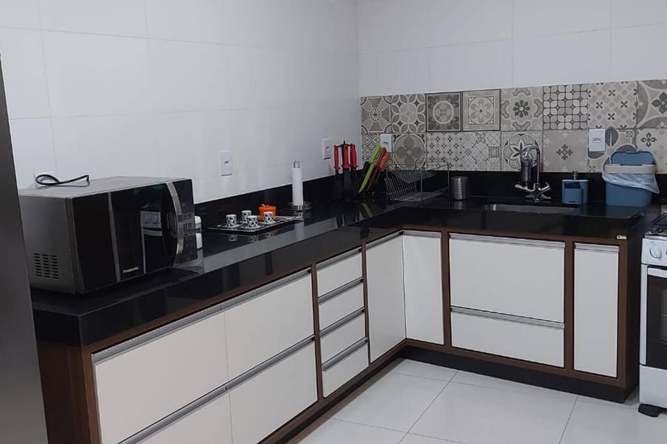 Coffee/tea facilities, Kitchen or kitchenette, stove, toaster