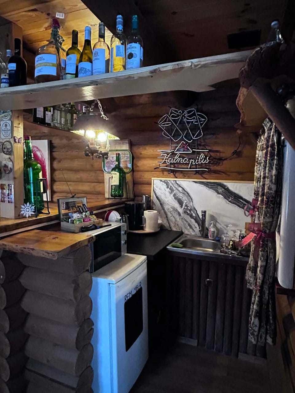 Kitchen or kitchenette, Lounge or bar