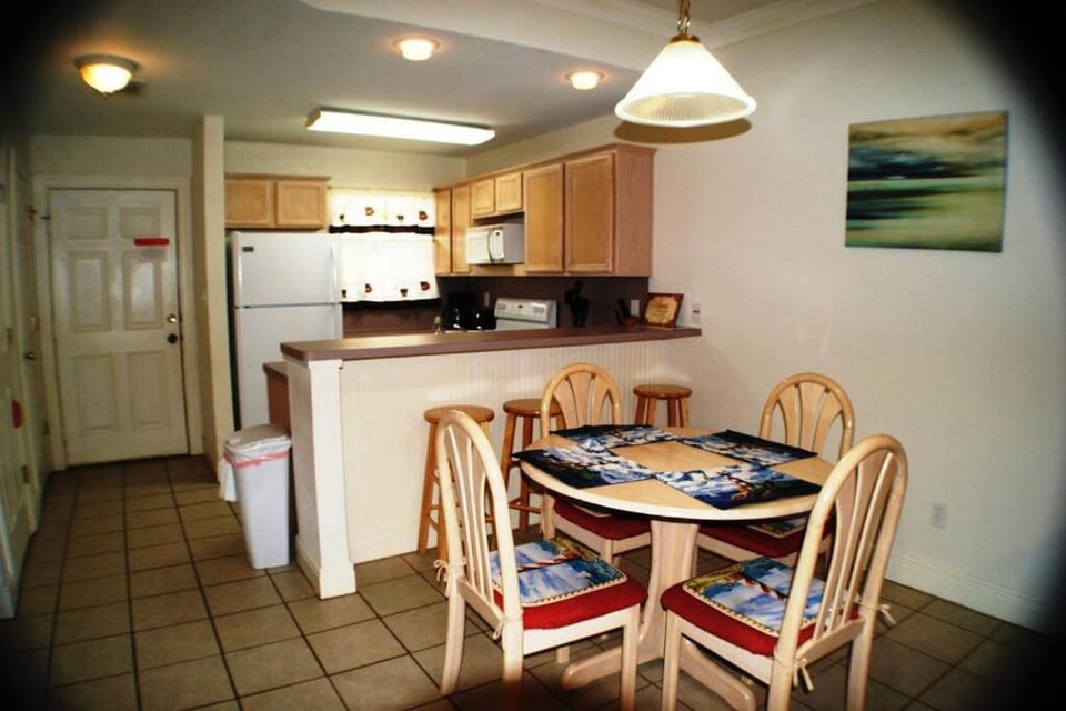 Sun Dancer #3 Mid Island 2 minute walk beach access Apartment in South Padre Island