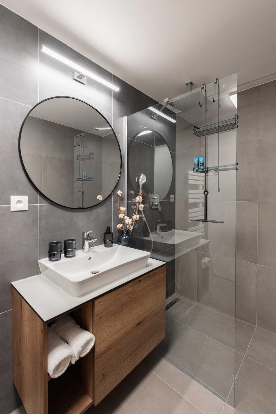 Shower, Bathroom, towels