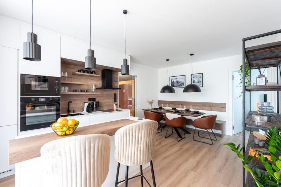 Kitchen or kitchenette, Seating area, Dining area, oven, stove