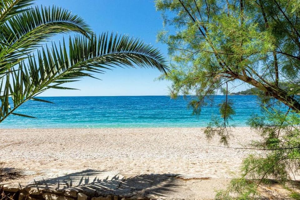 Potam'Sea Bliss 31- Beach Front, Sun Beds & Parking Apartment in Vlorë County, Albania