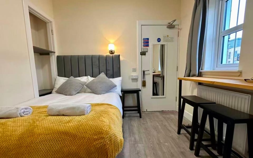 Bed, Seating area, Bedroom