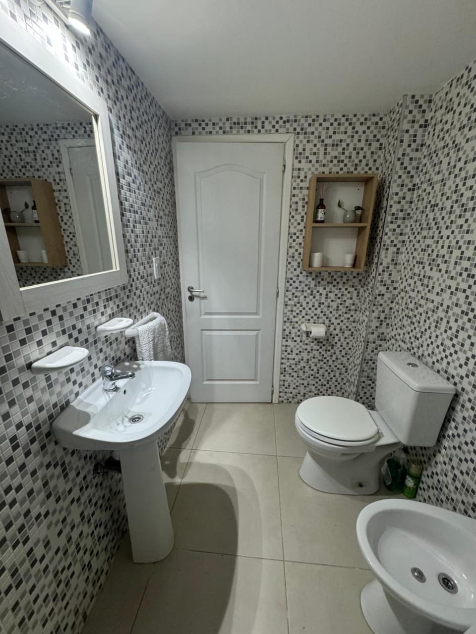 Shower, Toilet, Bathroom, bidet, towels