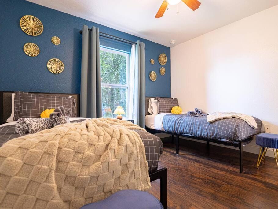 3BR Modern Magnolia Lakeland Close to Downtown, Lego, Disney House in Lakeland