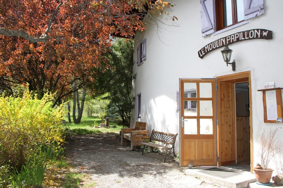 Gîte Le Moulin papillon Hostel in Provence-Alpes-Côte d'Azur
