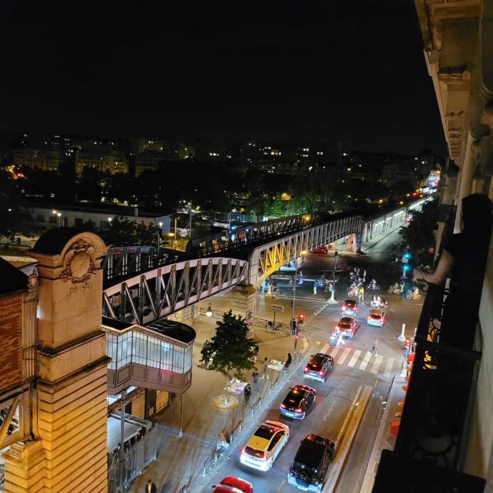 Paris Cosy House Tour Eiffel Apartment in Paris