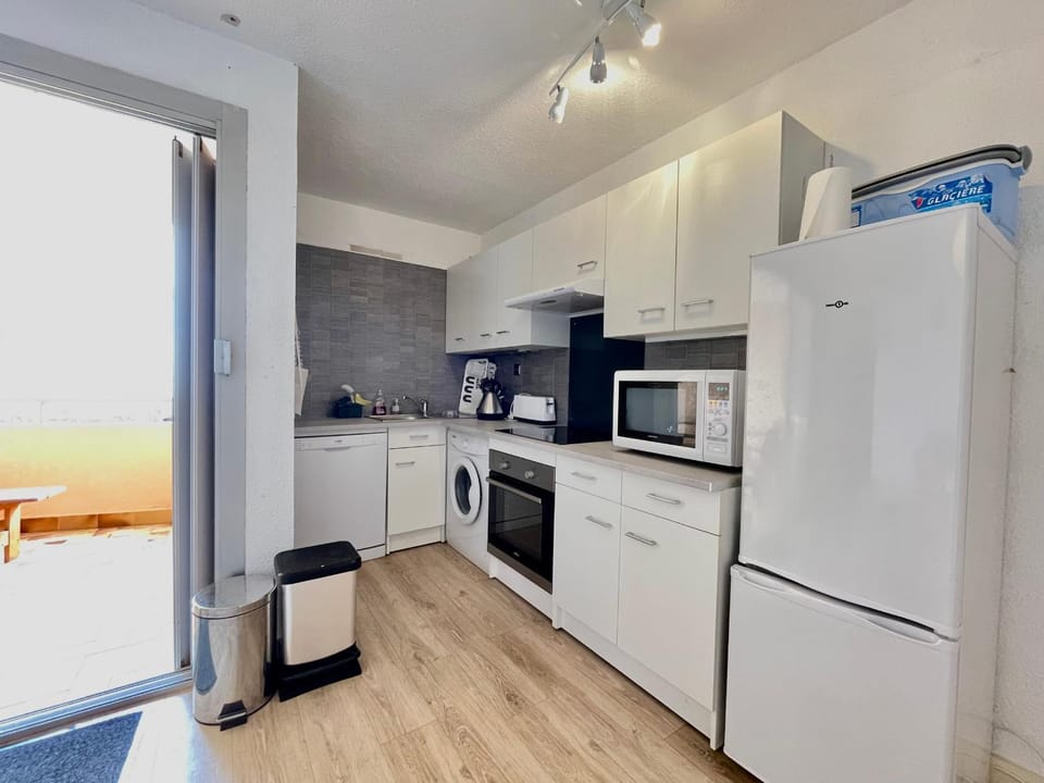 Appartement T3 face à la mer avec terrasse et parking privé à Sète - FR-1-338-587 Apartment in Occitanie
