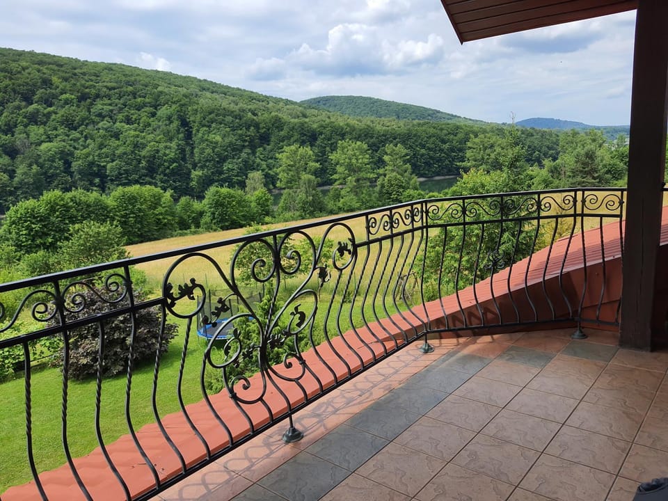 Noclegi Nad Jeziorem Myczkowieckim Farm Stay in Slovakia