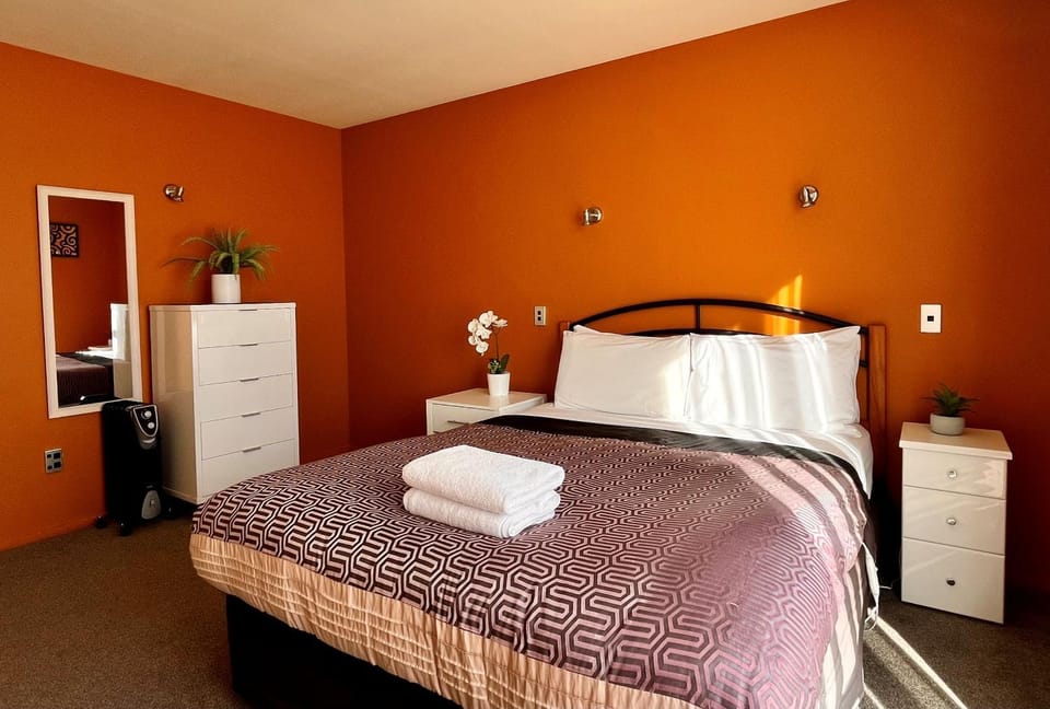 Bed, Bedroom, heating