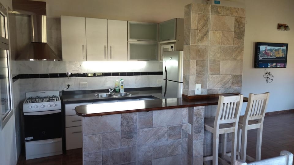 Kitchen or kitchenette, Dining area, oven