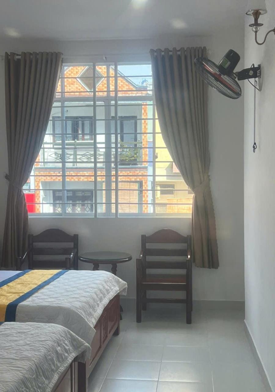 Bed, Seating area