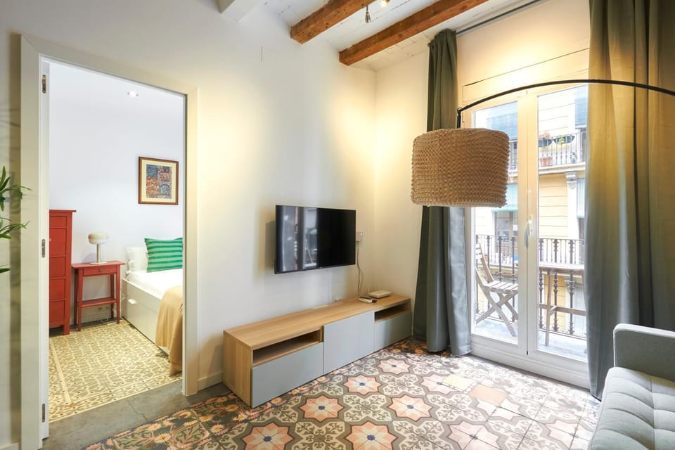 64 Apartment in a typical Barcelona's old building Apartment in Barcelona