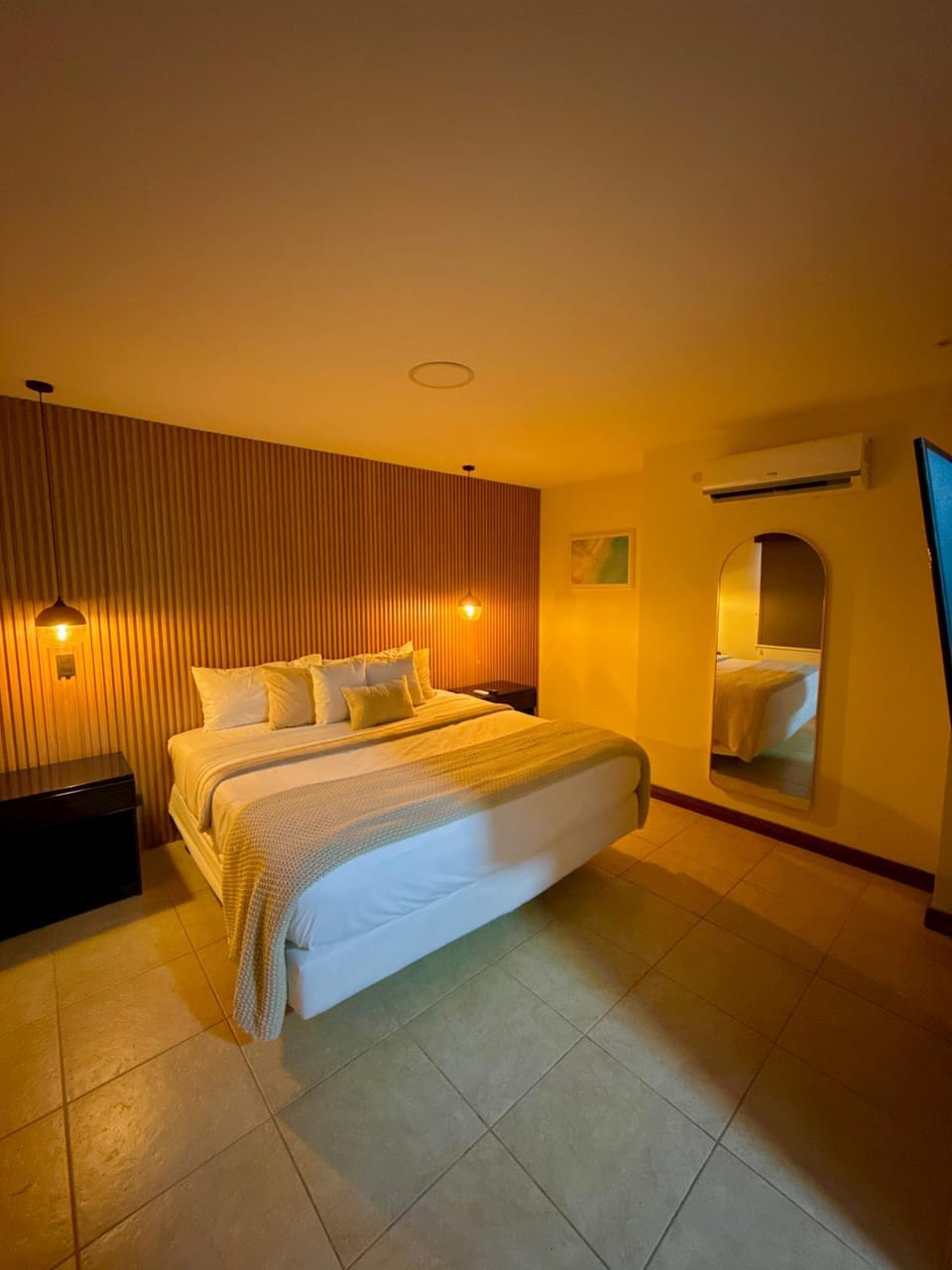 Photo of the whole room, Bedroom