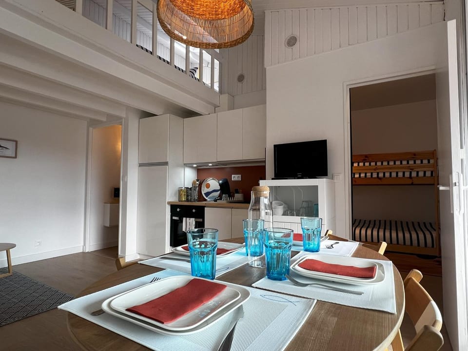 TV and multimedia, Kitchen or kitchenette, Living room, Dining area