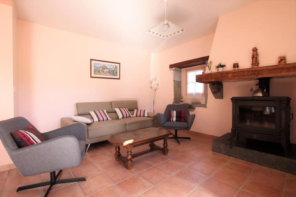 Ur-ondoa House in French Basque Country