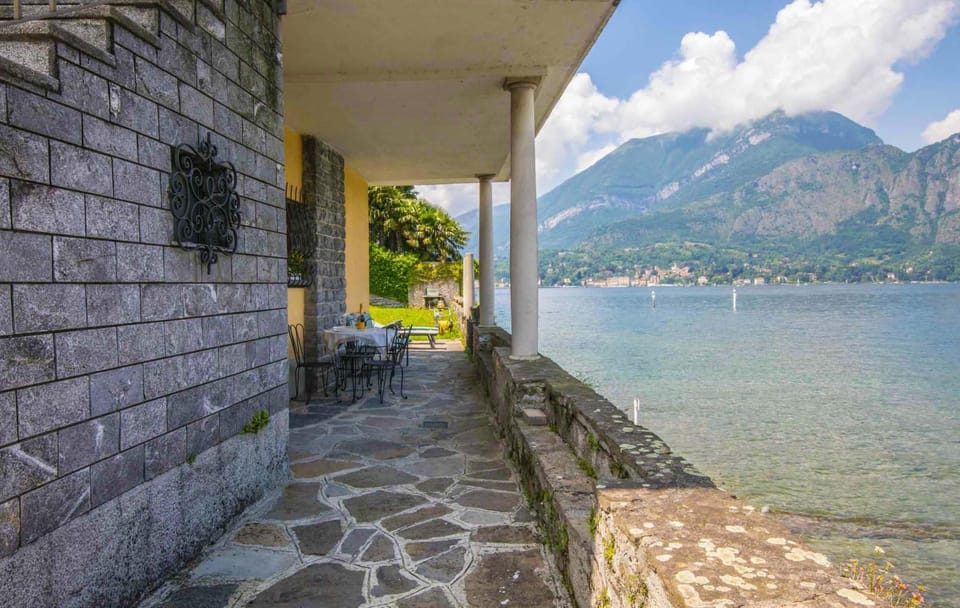 Property building, Facade/entrance, Garden, Lake view