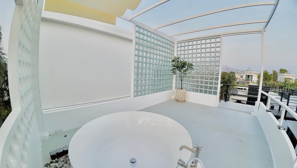 Day, View (from property/room), Bath