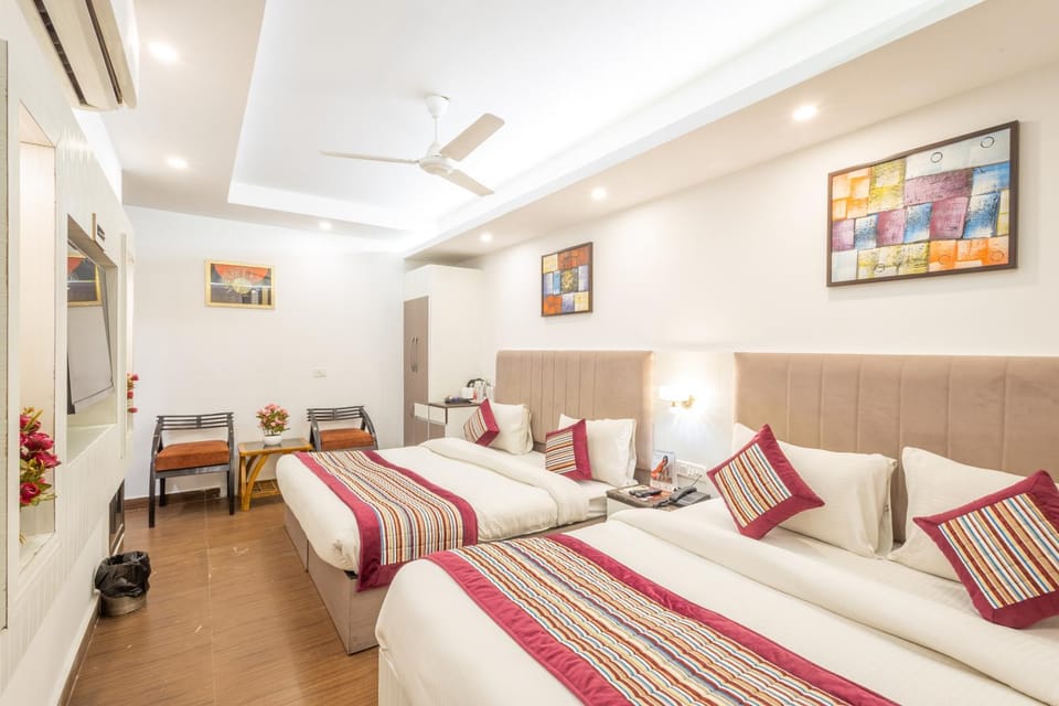 Bed, Photo of the whole room, Seating area, Bedroom, air conditioner