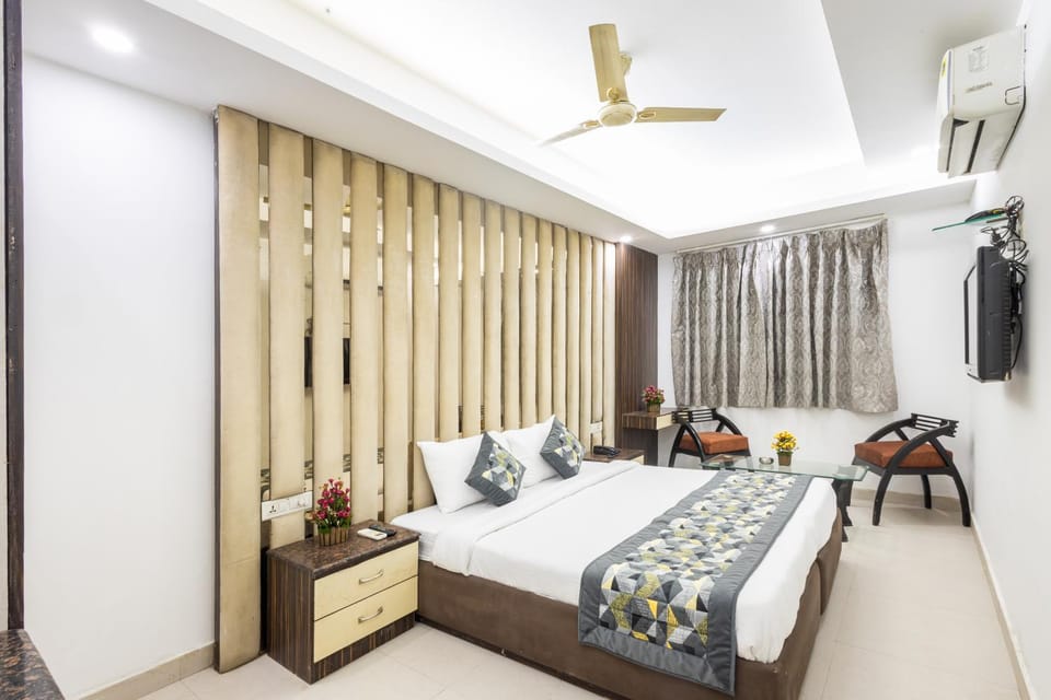 Bed, TV and multimedia, Photo of the whole room, Seating area, Bedroom, wardrobe, air conditioner
