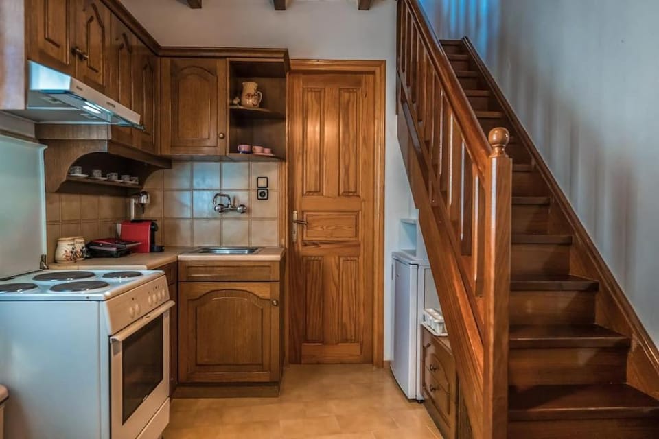 Kitchen or kitchenette, oven, stove