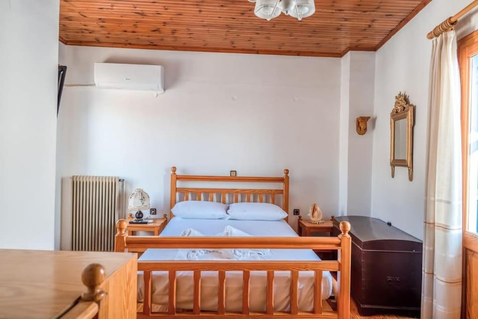 Bed, Photo of the whole room, Bedroom, air conditioner