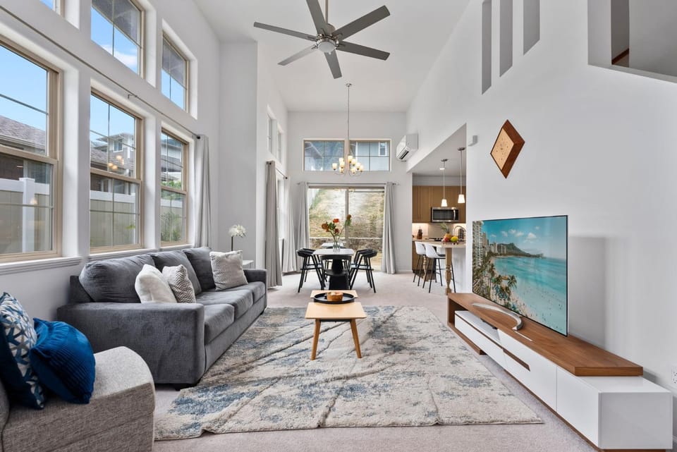 TV and multimedia, Living room, Seating area, Evening entertainment