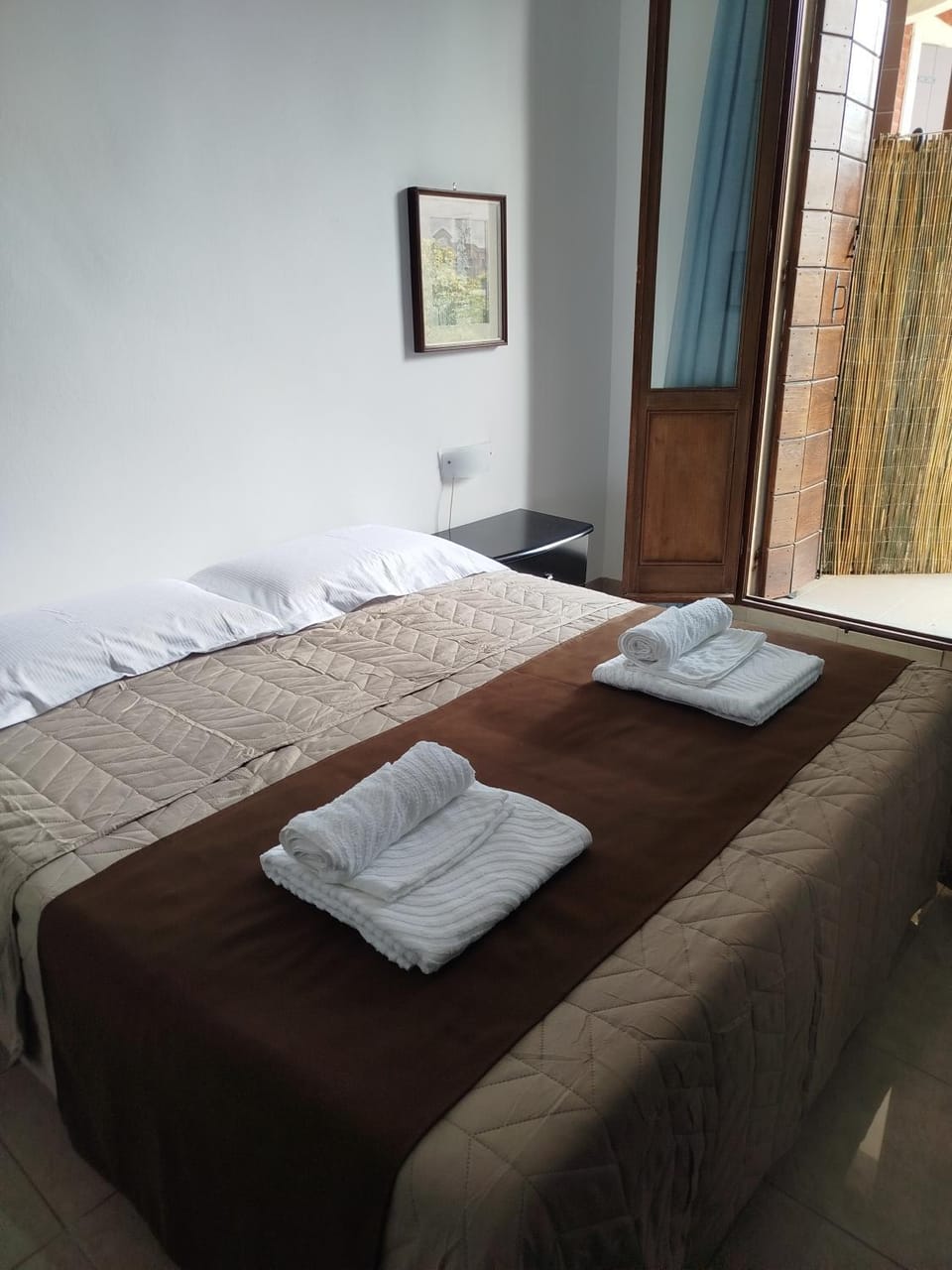 Bedroom, towels