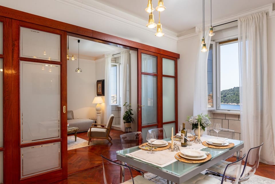 Seating area, Dining area