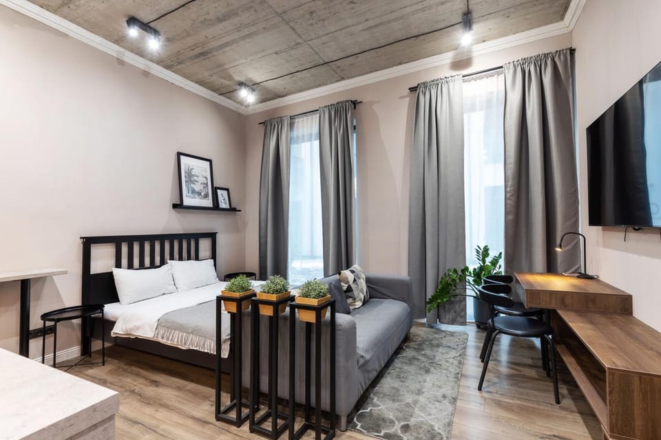 Bed, TV and multimedia, Living room, Seating area, Bedroom