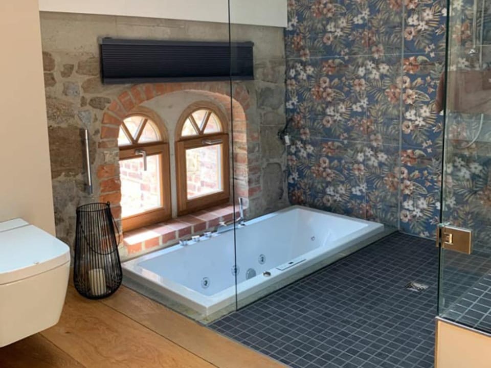 Shower, Hot Tub, Sauna, Bathroom, Bath
