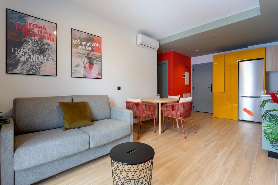Kitchen or kitchenette, Living room