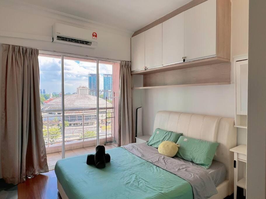 Bed, Photo of the whole room, Bedroom, towels, air conditioner
