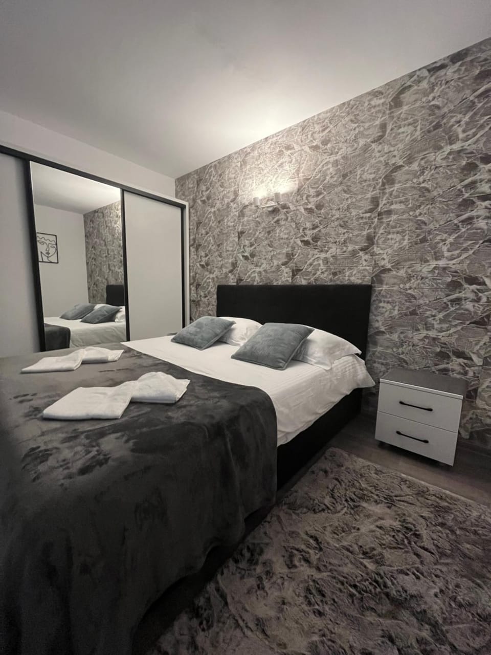 Bed, Photo of the whole room, Bedroom, towels