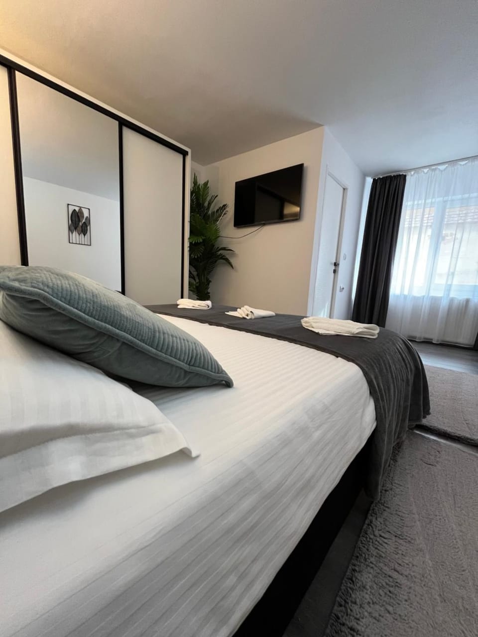 Bed, TV and multimedia, Photo of the whole room, Evening entertainment, Bedroom