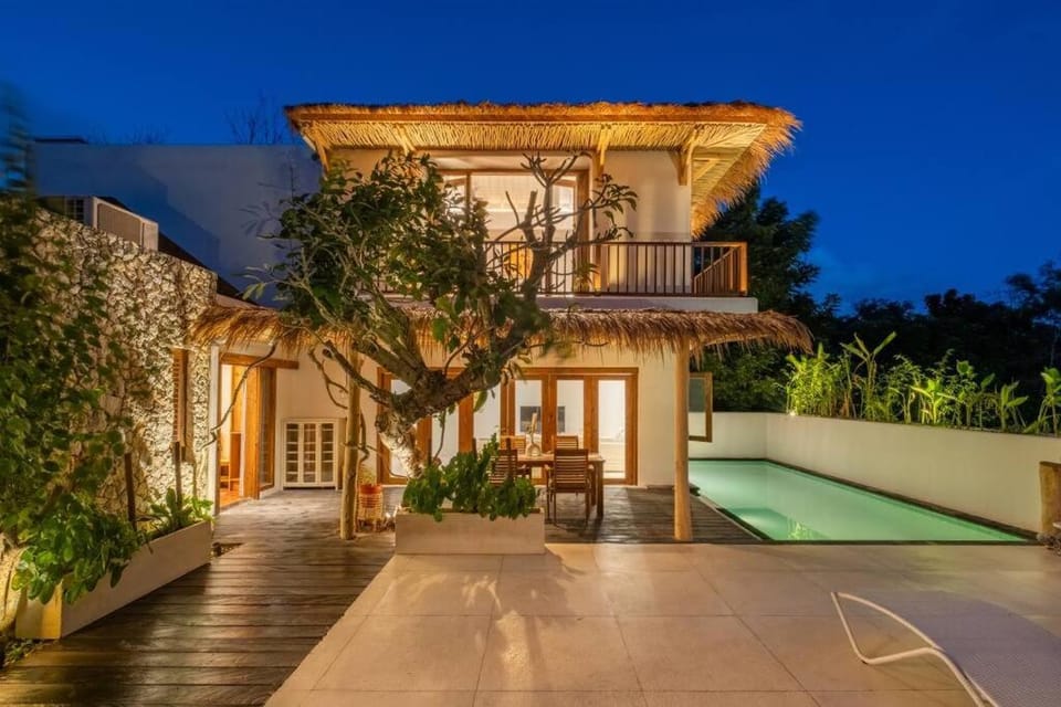Property building, Night, Garden, View (from property/room), Balcony/Terrace, Garden view, Pool view, Swimming pool, sunbed