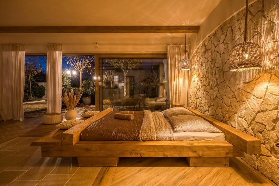 Bed, Night, Living room, Photo of the whole room, Bedroom