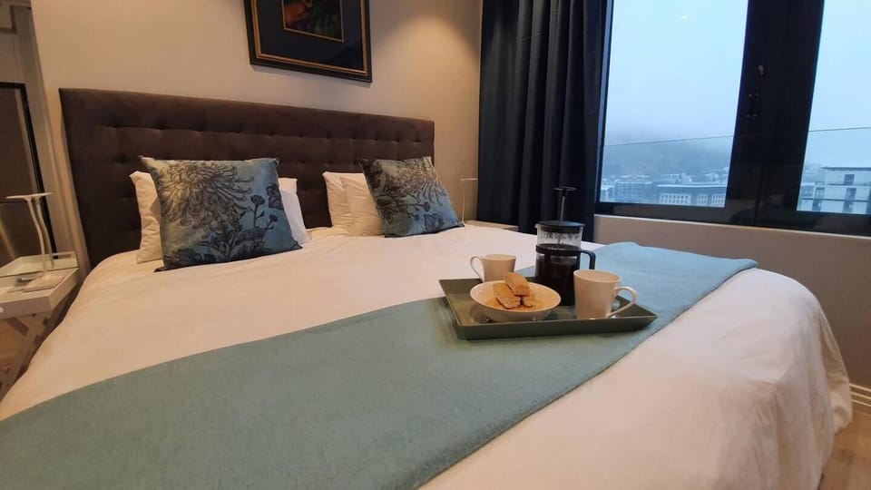 16onBree 1518 Studio in Central Cape Town, Wi-Fi, pool, free parking Apartment in Cape Town