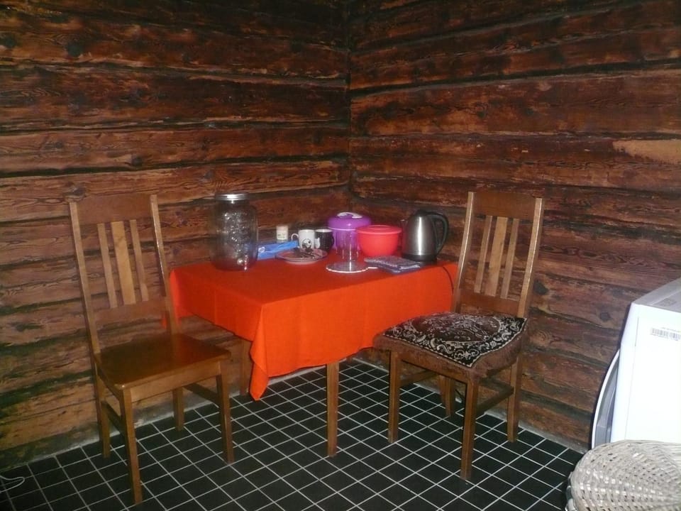Kitchen or kitchenette, Seating area, Dining area